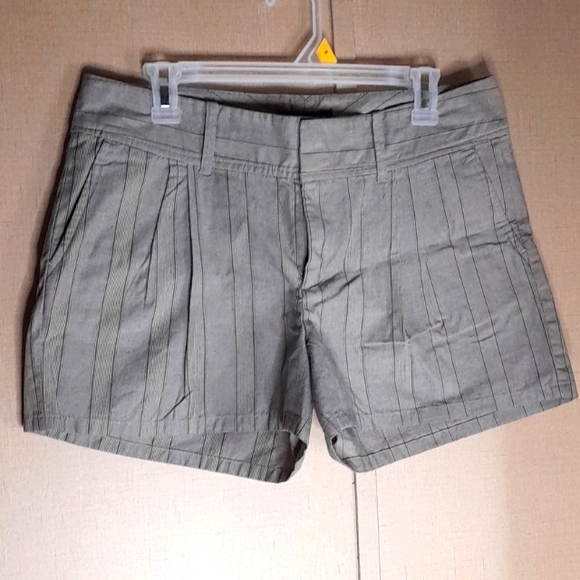 Banana Republic Women's Shorts - Picture 1 of 4